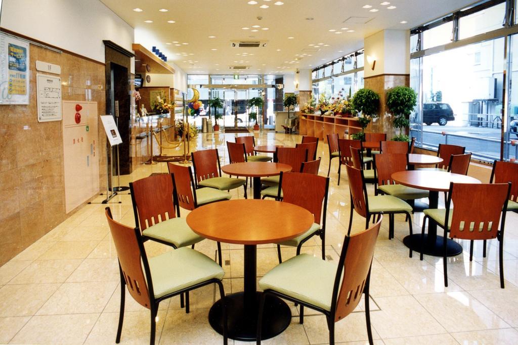 Toyoko Inn Hokkaido Asahikawa Ekimae Ichijo Dori Exterior foto